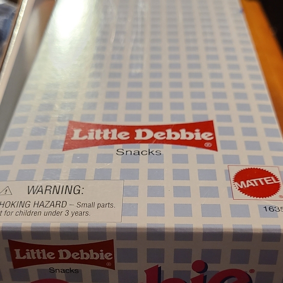Little Debbie Barbie (Series 3), Collector's Edition, 1997, #16352 - Picture 3 of 4